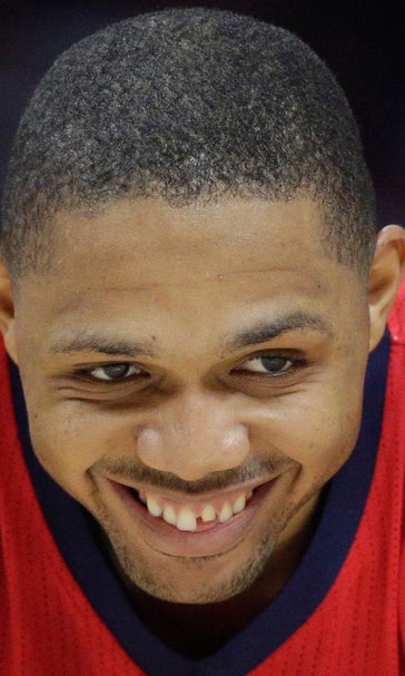 Pelicans' Eric Gordon chips front tooth ... again
